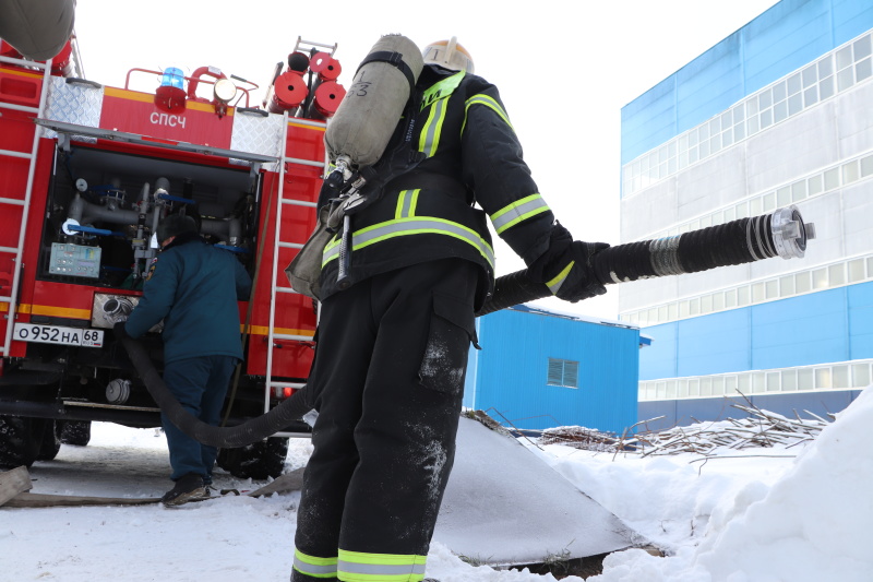 Учения по тушению пожаров на промышленных объектах прошли сегодня на Новой Ляде