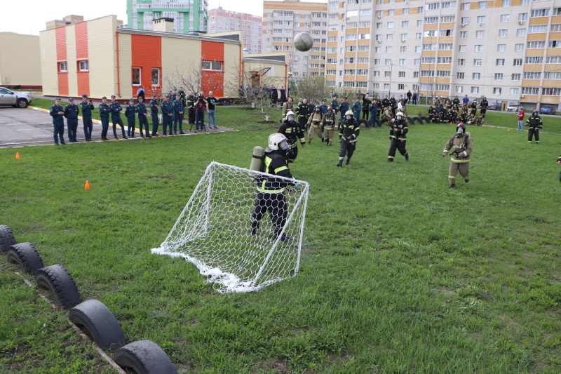 В Тамбове состоялись соревнования по пожарному футболу – «Fireball»