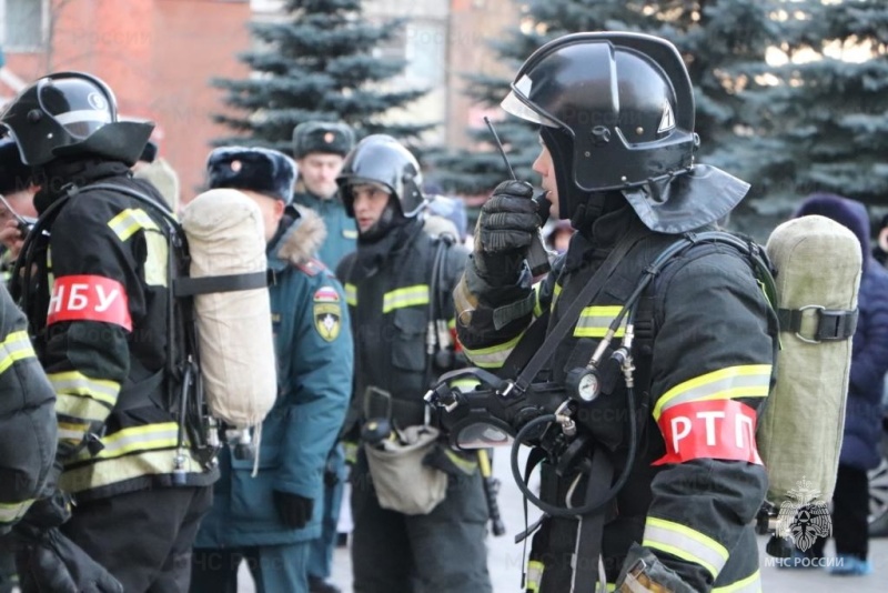 Сотрудники Главного управления провели пожарно-тактические учения в поликлинике "Автомобилист"